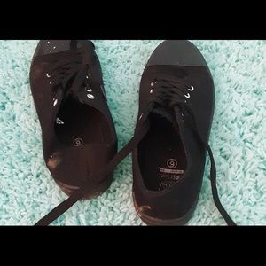 Black converse knock off women’s size 6